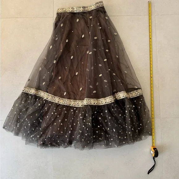 Lashkaraa Dark Grey Embellished Corset Style Lehenga - Picture 5 of 8